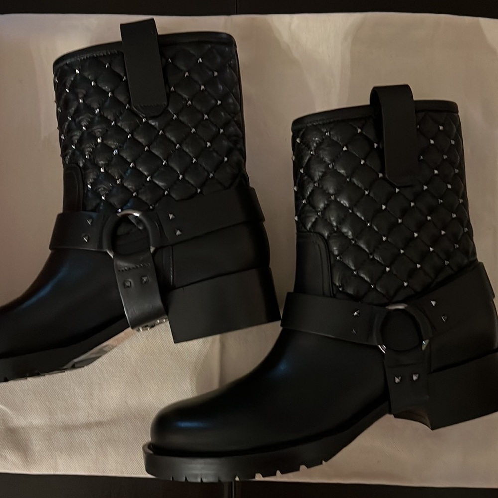 VALENTINO GARAVANI black leather pull on ankle boots EUR 36 US 6 - Picture 3 of 16
